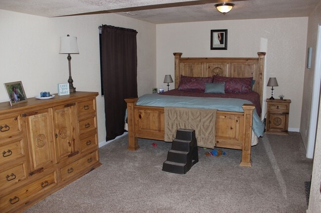 Building Photo - 3 BEDROOM HOME IN WIDEFIELD!!