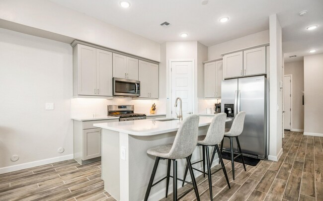 Building Photo - 4826 E Helena Dr