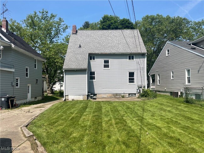 Building Photo - 1353 Grant St