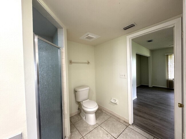 Building Photo - 5845 La Costa Dr