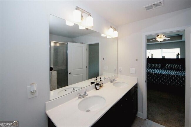 Building Photo - 10162 Benton Woods Dr