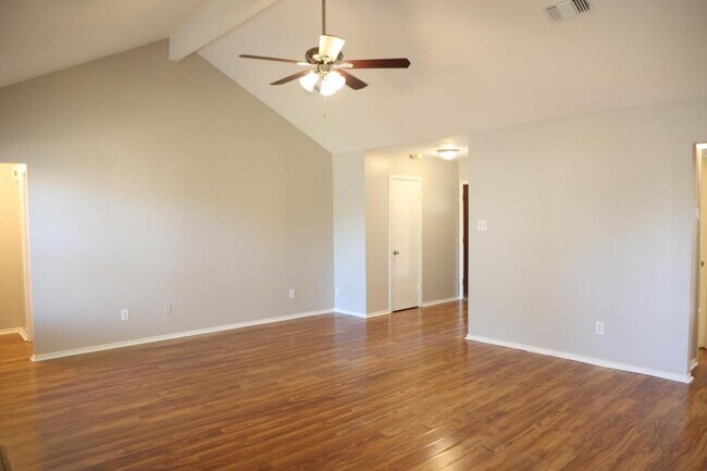Building Photo - 3419 Lakeland Gardens Dr