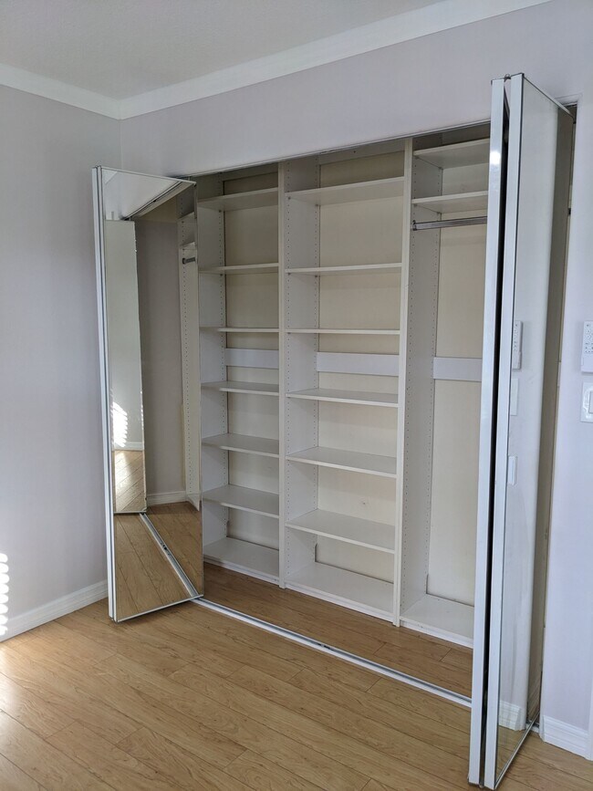 Building Photo - 4063 Center Pointe Pl