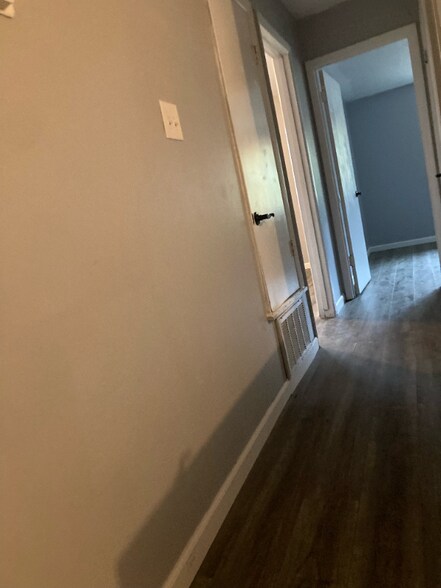 Building Photo - 100 Lewis Dr