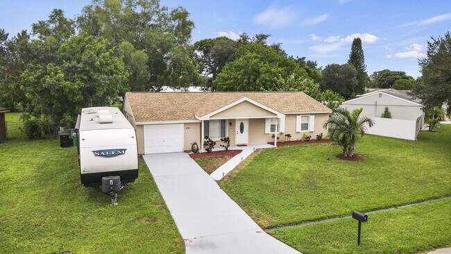 Building Photo - 232 SW Kimball Cir