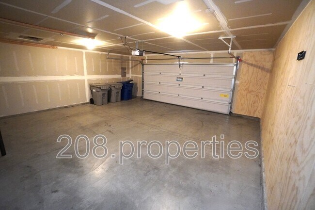 Building Photo - 12303 W Abram Dr