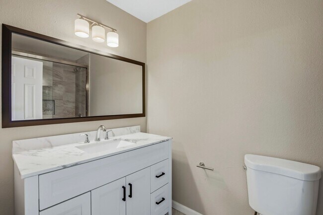 Building Photo - 621 D St