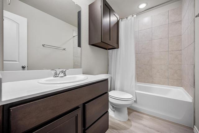 Building Photo - 3500 Brentwood Dr