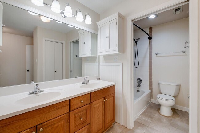 Building Photo - 8548 Echo Creek Ln