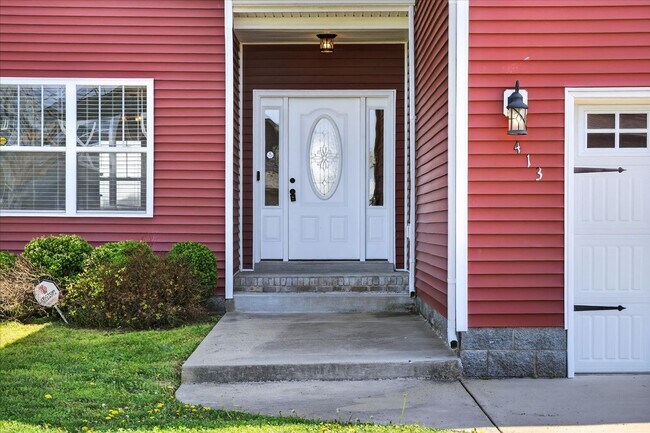Building Photo - Pet Friendly Four Bedroom with Bonus!