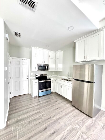 Building Photo - 3012 West Dr