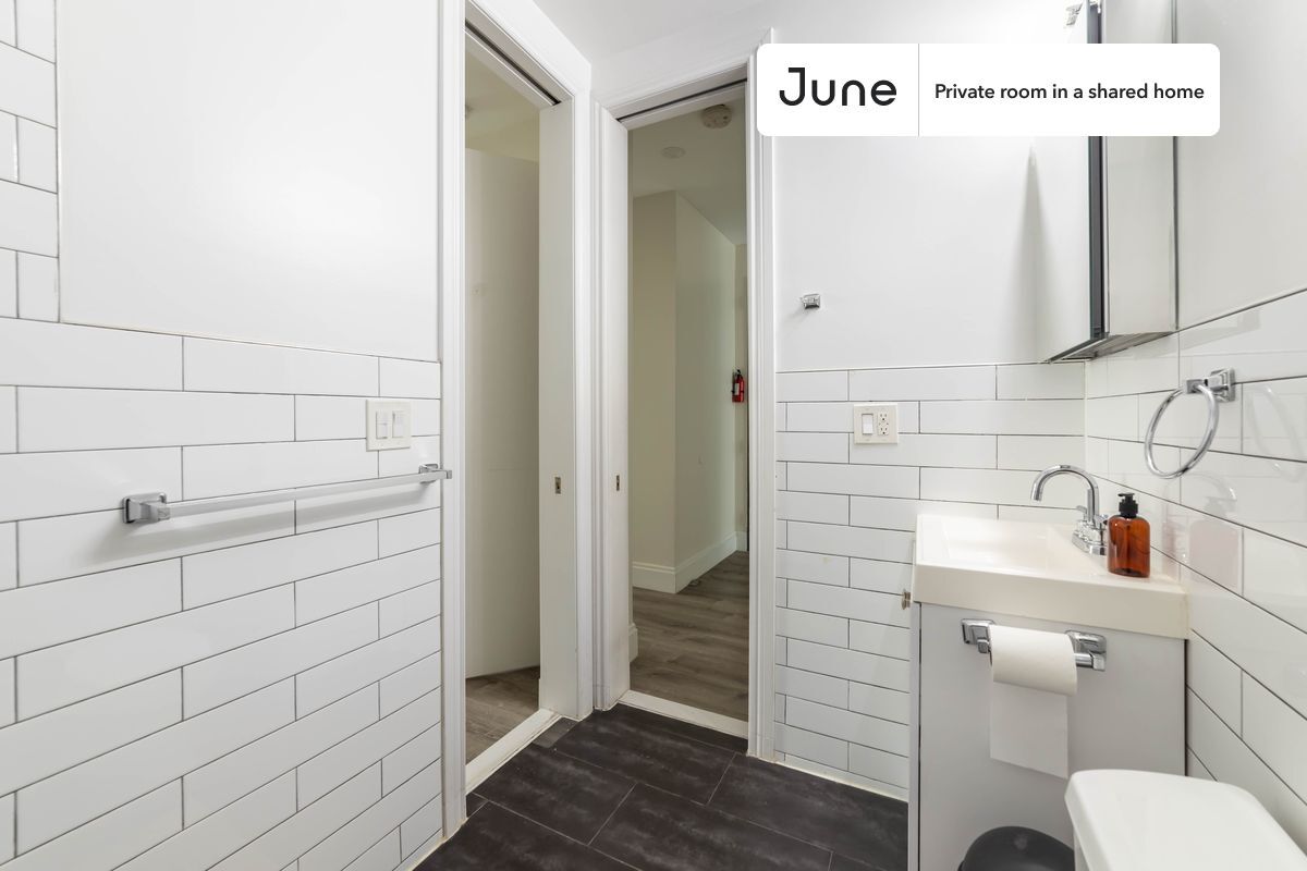 Building Photo - Room in Shared 2 bed/1 bath home