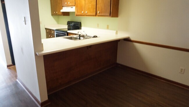 Building Photo - Great Condo on Bemiss