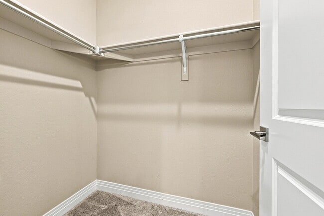 Building Photo - $2,495.95- 3 Bed, 3 Bath Condo in Aurora with In Unit Laundry!