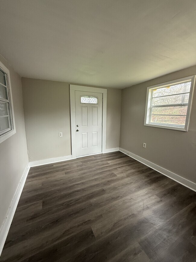 Building Photo - 1317 11th St N