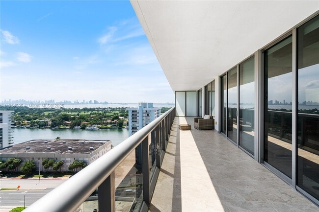 Building Photo - 5875 Collins Ave