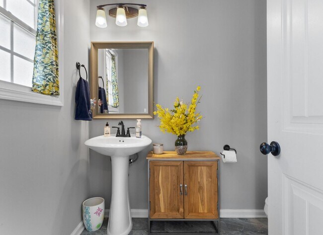 Building Photo - 383 Barry Dr