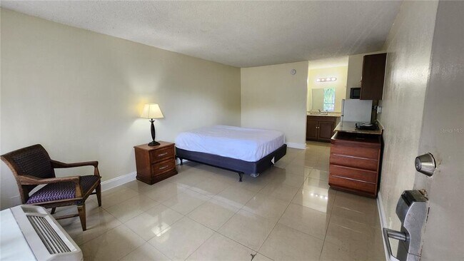 Building Photo - 7900 S Orange Blossom Trail