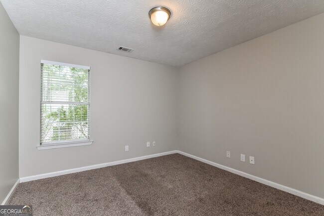 Building Photo - 508 Village Cir