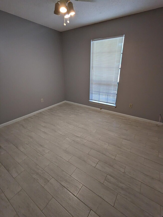 Building Photo - 3419 Thresher Dr