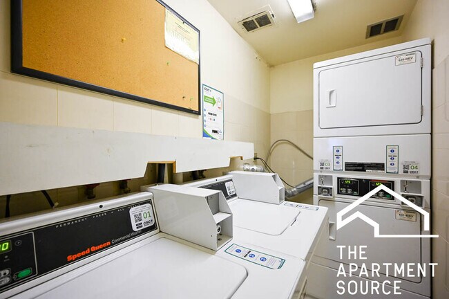 Building Photo - 607 W Wrightwood Ave