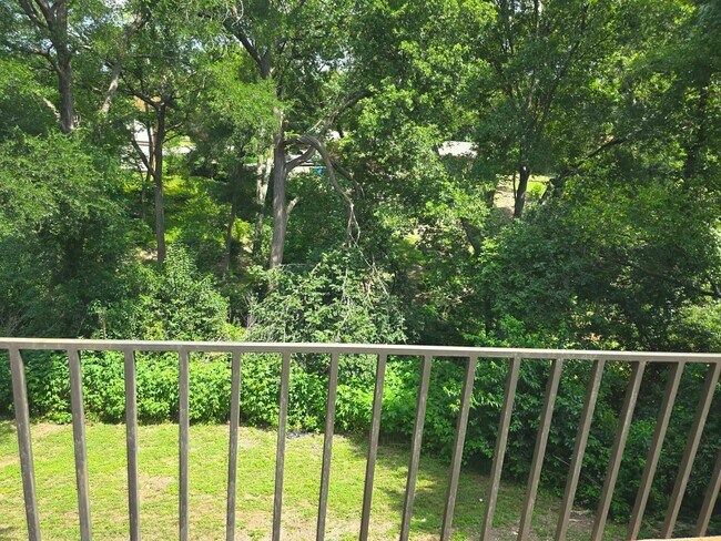 Building Photo - Move In Special $500.00 Security Deposit