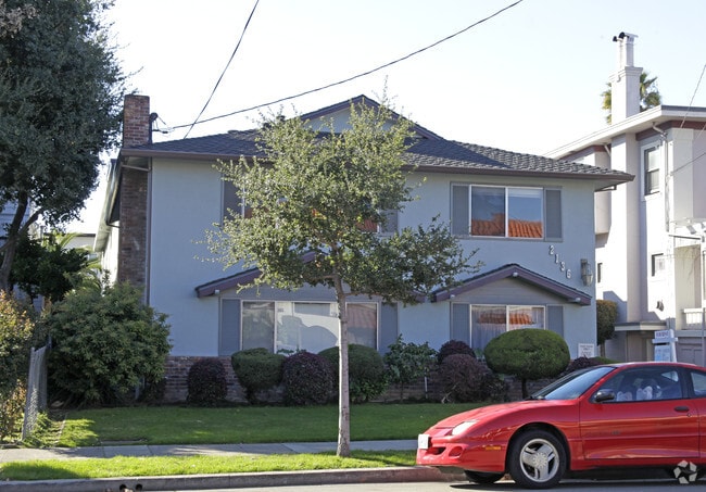 Building Photo - 2136 Santa Clara Ave