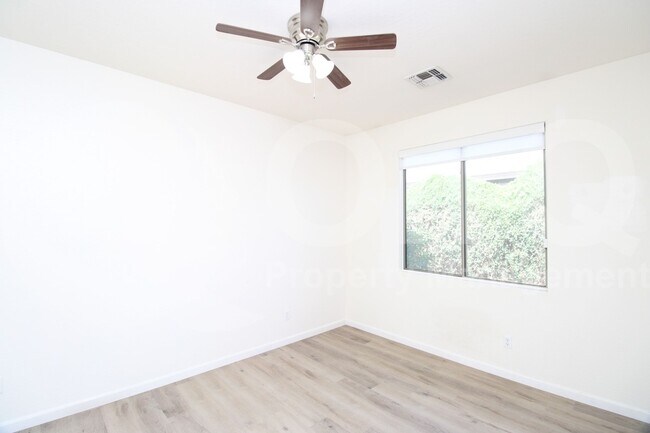 Building Photo - 3250 E Hampton Ln