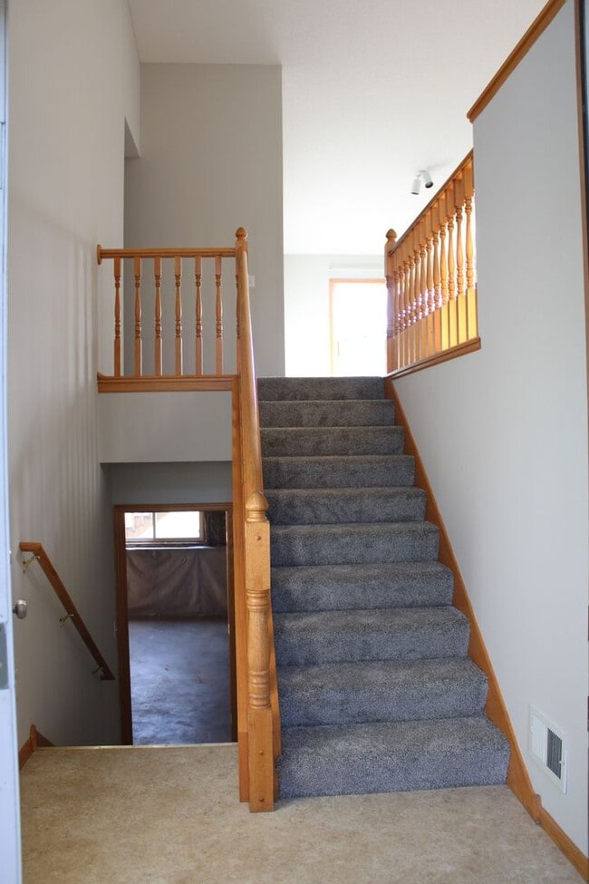 Building Photo - 403 Meadow Ln