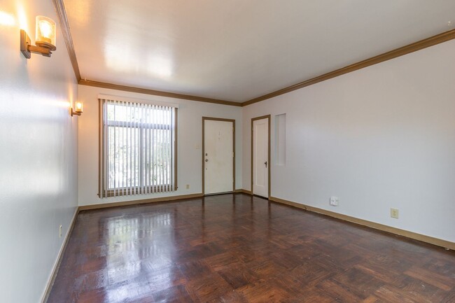 Building Photo - 3 Bed / 2 Bath San Bruno charmer is ready ...