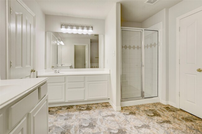 Building Photo - 7630 N Linpar Ct