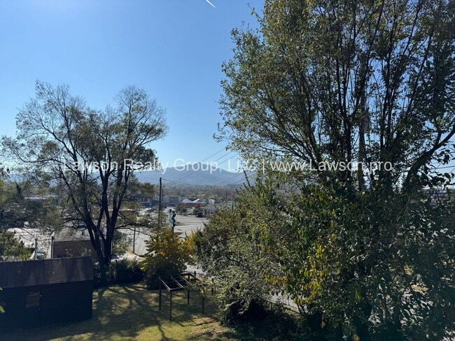 Building Photo - Charming Salem Cape Cod with Loft- Lawn Care Included