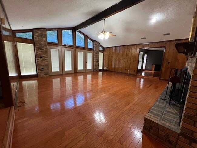 Building Photo - 3 Bedroom, 3 Bath Home in Dearing