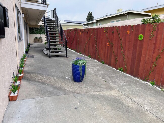 Lobby - 1433 Dwight Way