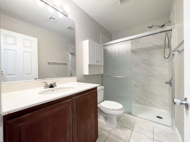 Building Photo - Nice two-story home with 4 bedrooms