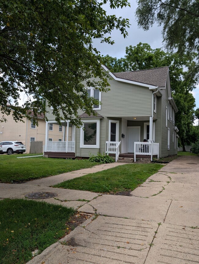 Building Photo - 405 W White St