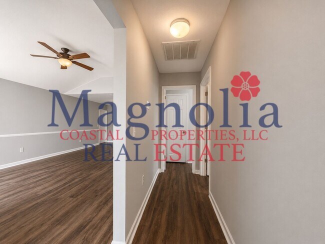 Building Photo - 4 Bedrooms, 2.5 Bathrooms in Live Oak Subdivision