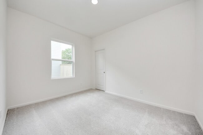 Building Photo - 31035 Gayle Prairie Oaks St