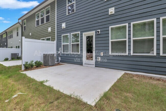 Building Photo - 840 McKenzie Pk Ter