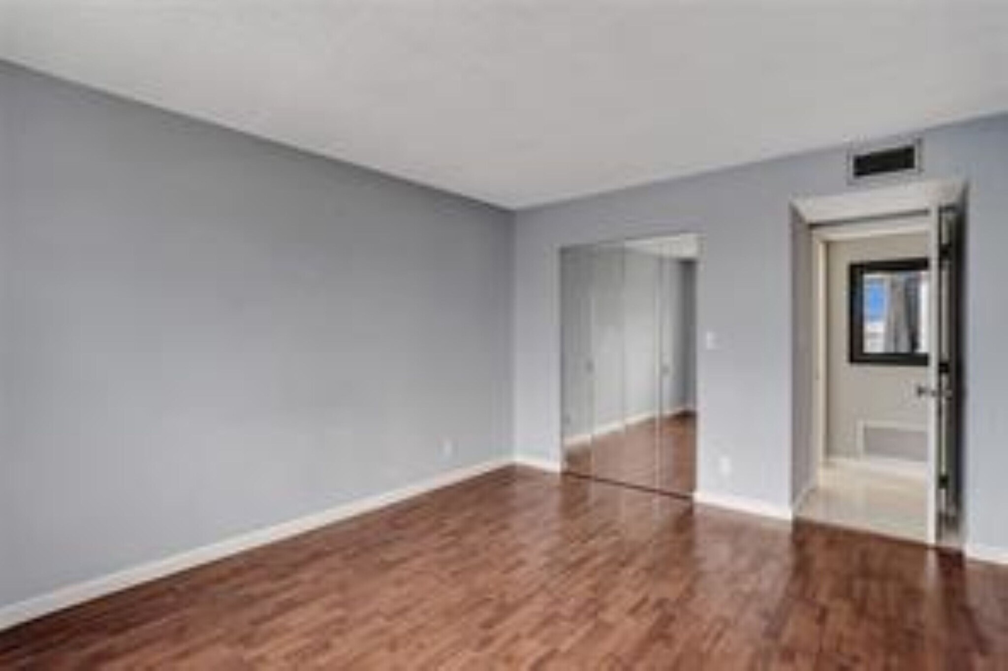 Building Photo - 900 NE 18th Ave