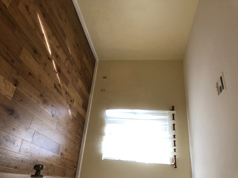 Building Photo - 10303 Azuaga St