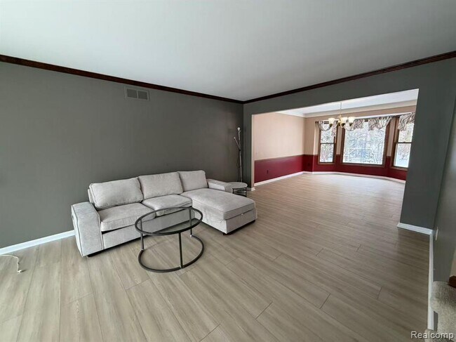 Building Photo - 24397 Venice Dr