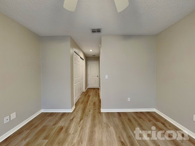 Building Photo - 4317 Longshore Dr