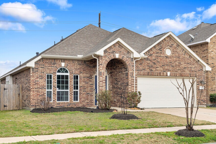 Building Photo - 24506 Forest Canopy Dr