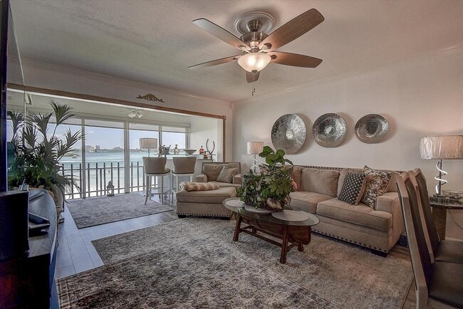 Building Photo - 865 S Gulfview Blvd