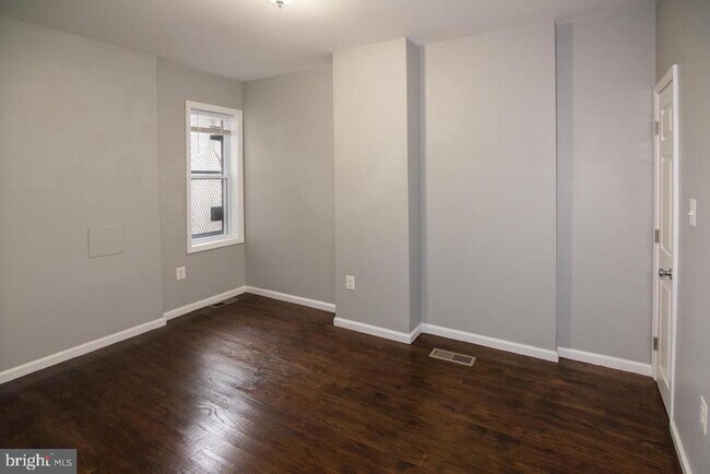 Building Photo - 745 Dolphin St