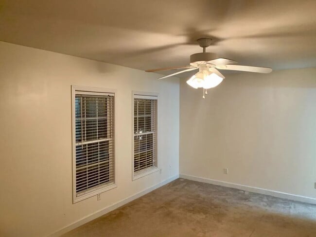 Building Photo - Charming 2-Bedroom, 2.5-Bath Home on Ed Temple Blvd – Convenient Nashville Living!