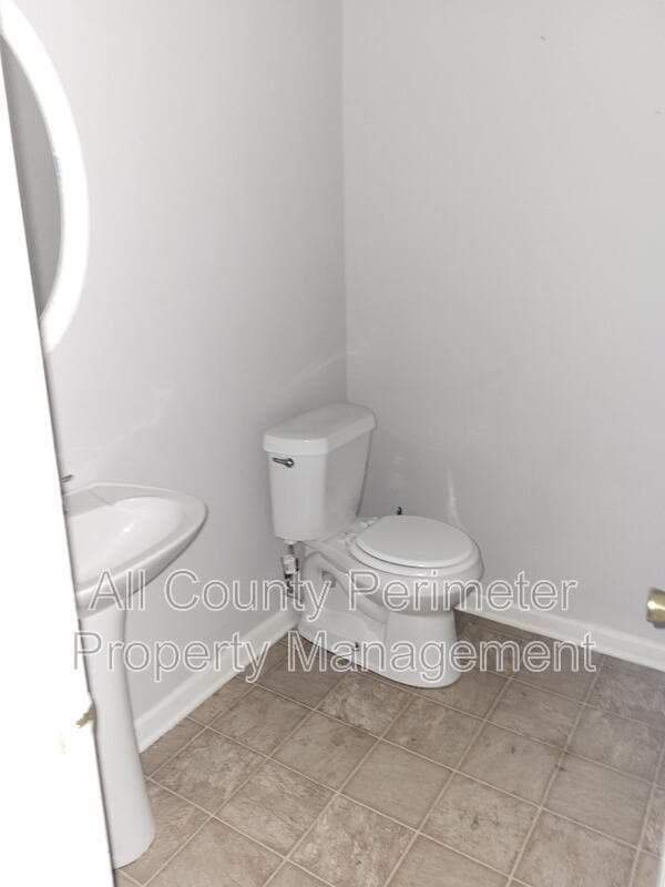 Building Photo - 7620 Creekside Ln