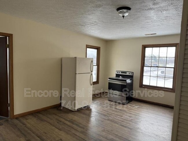 Building Photo - 91 N Buena Vista St