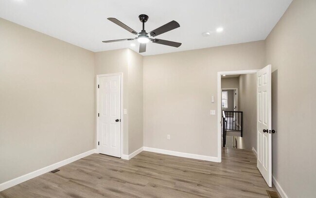 Building Photo - Luzerne